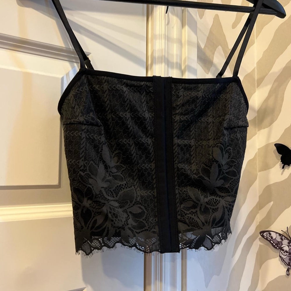 Aerie going out top